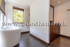 SAI KUNG Village House For Sale | Huge Garden &amp; Private Gate Parking
