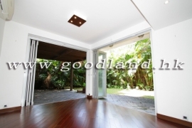 SAI KUNG Village House For Sale | Huge Garden &amp; Private Gate Parking