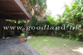 SAI KUNG Village House For Sale | Huge Garden &amp; Private Gate Parking