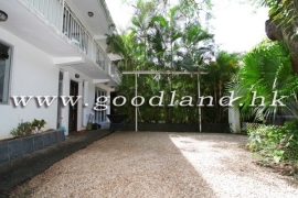 SAI KUNG Village House For Sale | Huge Garden &amp; Private Gate Parking