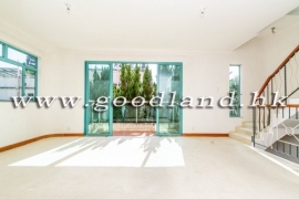 SAI KUNG Village House For Sale | Mid-Level Complex, Communal Pool &amp; Nice Garden