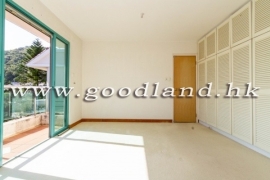 SAI KUNG Village House For Sale | Mid-Level Complex, Communal Pool &amp; Nice Garden