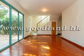 SAI KUNG Village House For Sale | Mid-Level Complex, Communal Pool &amp; Nice Garden