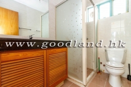 SAI KUNG Village House For Sale | Mid-Level Complex, Communal Pool &amp; Nice Garden
