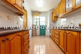SAI KUNG Village House For Sale | Mid-Level Complex, Communal Pool &amp; Nice Garden
