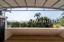 SAI KUNG Detached Village House For Sale | Lawn Garden, Deeded Parking & Communal Pool