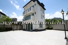 SAI KUNG Detached Village House For Sale | Close To Town, Private Gate Garden & Parking
