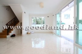 SAI KUNG Detached Village House For Sale | Close To Town, Private Gate Garden & Parking