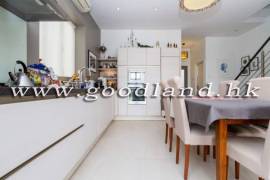 SAI KUNG Village House For Sale | Sea View All Levels, Communal Pool & Equipped Kitchen