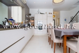 SAI KUNG Village House For Sale | Sea View All Levels, Communal Pool & Equipped Kitchen