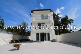 SAI KUNG Fully Detached House For Sale | Convenient Location & Huge Fenced Garden