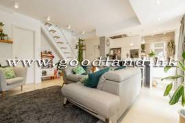 SAI KUNG Village House For Sale | Large Private-Gate Garden, Parking & Green View