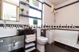 SAI KUNG Detached Village House For Sale | Creekside Greenery, EV Parking & Practical Layout