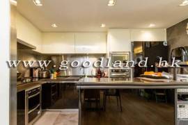 SAI KUNG Village House For Sale | High Ceiling, Multi Parking & Close to Main Road