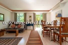 SAI KUNG Village House For Sale | Lawn Garden, Greenery View & Parking Next to House
