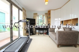 SAI KUNG Village House For Sale | Mid-Level Complex, Communal Pool & 4 Bedrooms