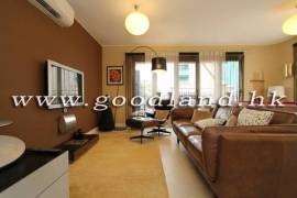 SAI KUNG Village House For Sale | Mid-Level Complex, Communal Pool & 4 Bedrooms