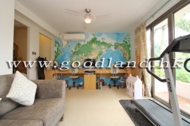 SAI KUNG Village House For Sale | Mid-Level Complex, Communal Pool & 4 Bedrooms