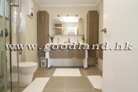 SAI KUNG Village House For Sale | Mid-Level Complex, Communal Pool & 4 Bedrooms