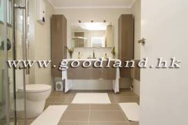SAI KUNG Village House For Sale | Mid-Level Complex, Communal Pool & 4 Bedrooms