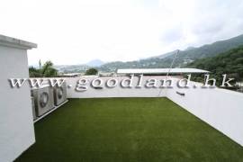 SAI KUNG Village House For Sale | Mid-Level Complex, Communal Pool & 4 Bedrooms