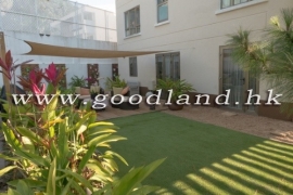 SAI KUNG Village House For Sale | Mid-Level Complex, Communal Pool & 4 Bedrooms