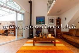 SAI KUNG End Unit Village House For Sale | Private Gate, Town View & Garden