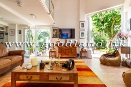 SAI KUNG End Unit Village House For Sale | Private Gate, Town View & Garden