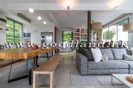SAI KUNG Fully Detached House For Sale | Huge Garden, Private Gate & Multi Parking