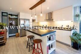 SAI KUNG Village House For Sale | Move-In Condition, Equipped Kitchen & 3 Bedrooms