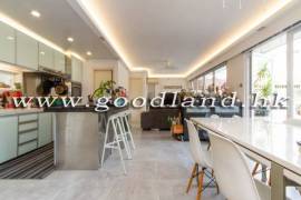 SAI KUNG Detached House For Sale | Large Garden, Private Gate Parking & 5 Bedrooms