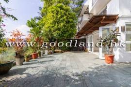 SAI KUNG End Unit Village House For Sale | Walk to Town, Communal Pool & Sea View