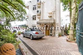 SAI KUNG Corner House For Sale | Private Gate Parking, Communal Pool & Greenery