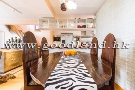 SAI KUNG Corner House For Sale | Private Gate Parking, Communal Pool & Greenery