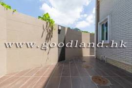 SAI KUNG Detached House For Sale | Fenced Garden, Deeded Parking & Greenery View