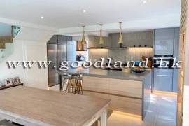 SAI KUNG Semi-Detached House For Sale | Huge Garden, Communal Pool & 4 Bedrooms