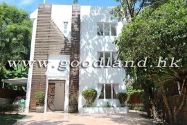 SAI KUNG Mid-Level Village House For Sale | Private Gate Parking, Huge Fenced Garden