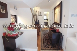 SAI KUNG Detached Village House For Sale | Front Rear Gardens, Communal Pool & 2 Parking Spaces