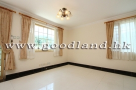 SAI KUNG Lower Duplex For Sale | Managed Complex, Spacious Layout &amp; 4 Bedrooms