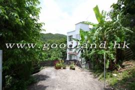 SAI KUNG Mid-Level Detached House For Sale | Huge Garden, Equipped Kitchen & 4 Bedrooms