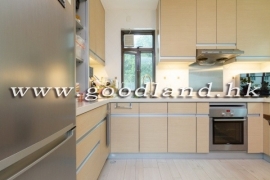 SAI KUNG Mid Level Village House For Sale | 5 Bedrooms, Spacious Layout & Parking Nearby