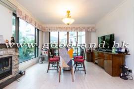 SAI KUNG Mid Level Village House For Sale | 5 Bedrooms, Spacious Layout & Parking Nearby