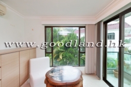 SAI KUNG Mid Level Village House For Sale | 5 Bedrooms, Spacious Layout & Parking Nearby