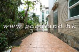 SAI KUNG Village House For Sale | Peaceful Location, Equipped Kitchen & 3 Bedrooms