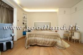 SAI KUNG Village House For Sale | Convenient Location, Lovely Garden & 3 En-Suites