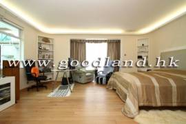 SAI KUNG Village House For Sale | Convenient Location, Lovely Garden & 3 En-Suites