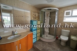 SAI KUNG Semi-Detached Village House For Sale | Resort Complex, Communal Pool & 4 Bedrooms