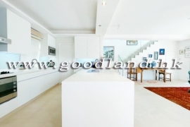 SAI KUNG Village House For Sale | Sea and Greenery View, Front Yard & 3 Bedrooms