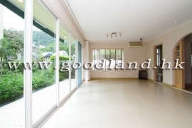 SAI KUNG Mid-Level Family House For Sale | Huge Fenced Lawn Garden & 4 Bedrooms