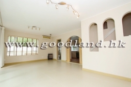SAI KUNG Mid-Level Family House For Sale | Huge Fenced Lawn Garden & 4 Bedrooms